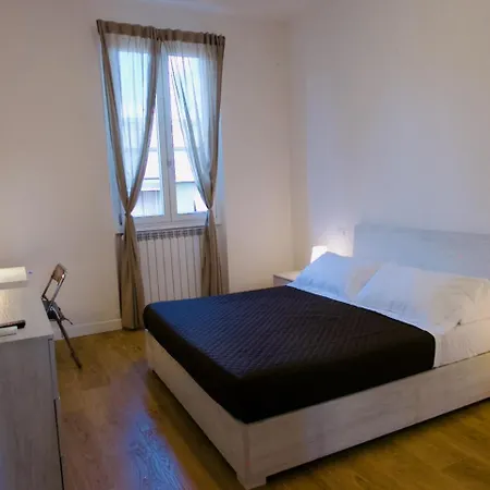 Lia's Modern Flat 2 Bedroom W Balcony * Florence