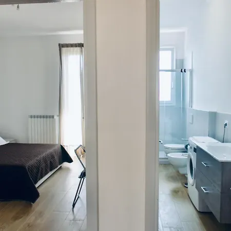 Appartement Lia's Modern Flat 2 Bedroom W Balcony
