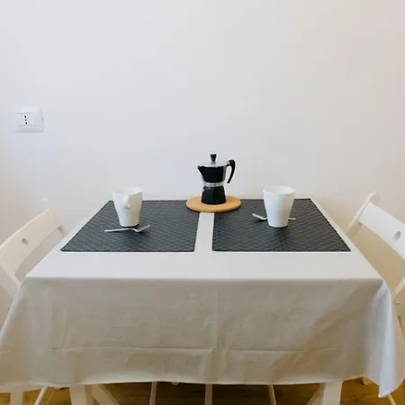 Lia's Modern Flat 2 Bedroom W Balcony * Firenze