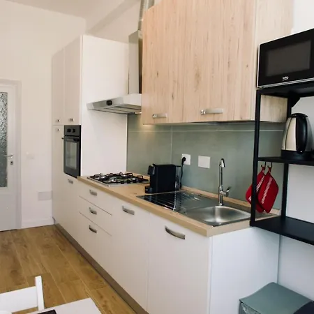 Lia's Modern Flat 2 Bedroom W Balcony Apartman Firenze