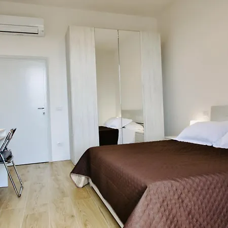 Lia's Modern Flat 2 Bedroom W Balcony Firenze