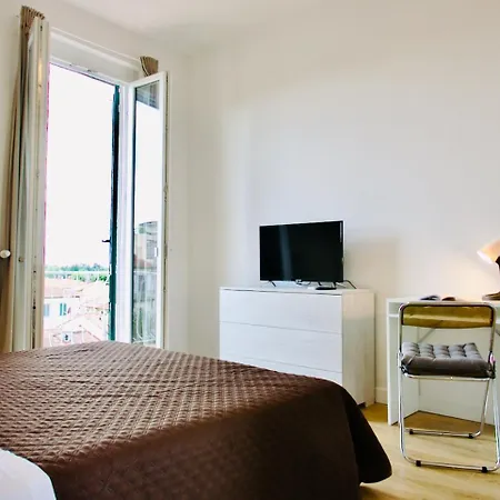 Apartman Lia's Modern Flat 2 Bedroom W Balcony *