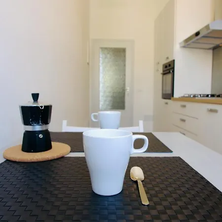Lia's Modern Flat 2 Bedroom W Balcony Apartman Firenze