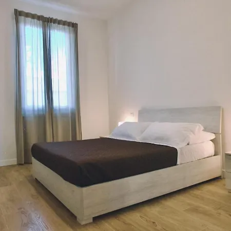 Apartman Lia's Modern Flat 2 Bedroom W Balcony *